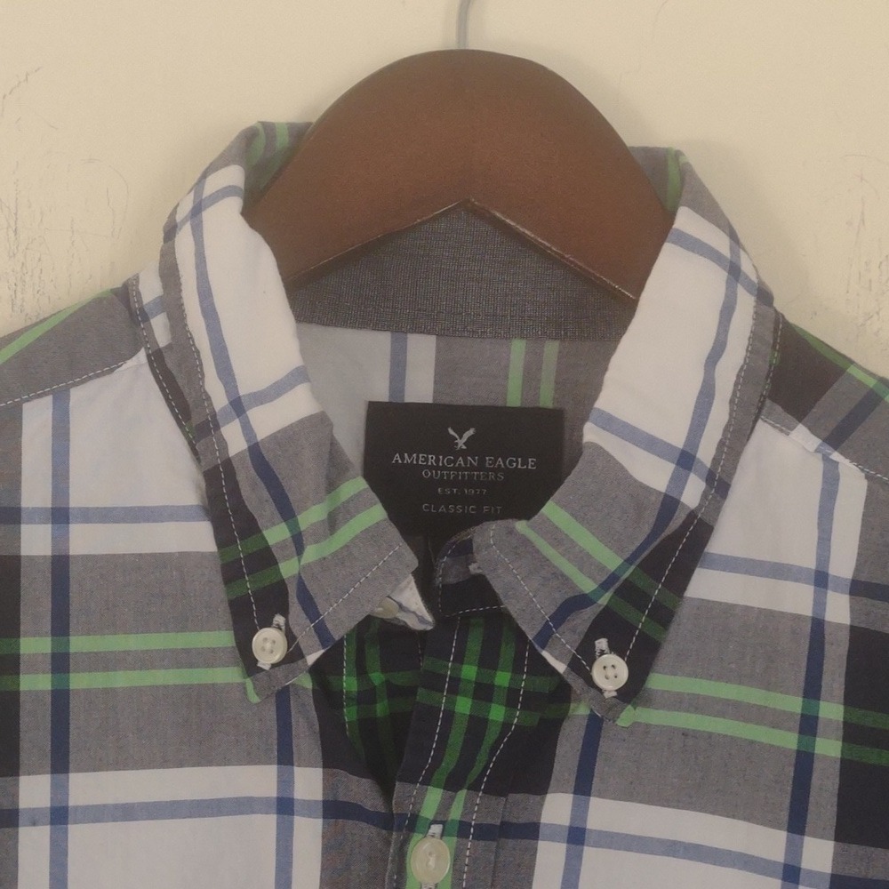American Eagle Outfitters Classic Fit green/black/grey/white‎ plaid shirt…
